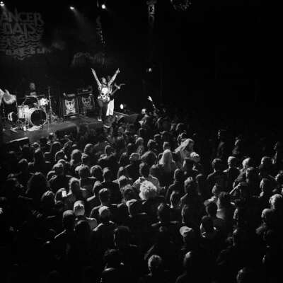 CANCERBATS-WEB BG1